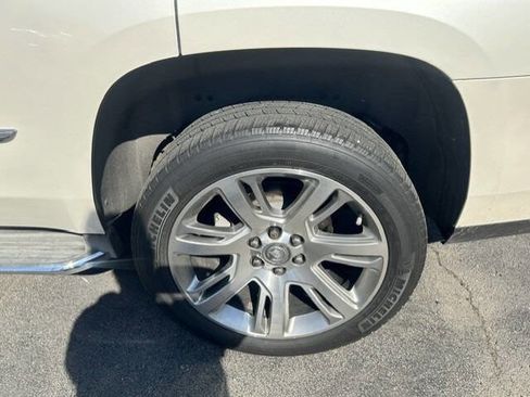 Used 2015 Cadillac Escalade Luxury AWD/4WD image 21