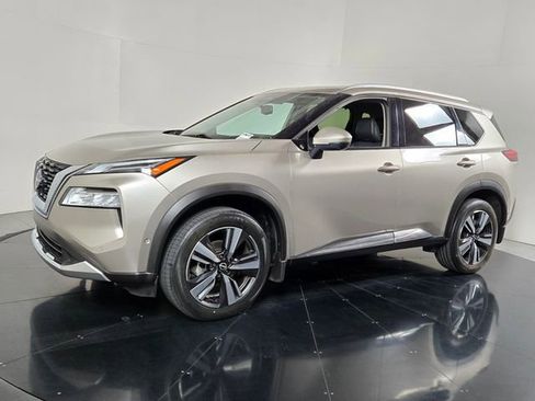 Used 2023 Nissan Rogue Platinum image 2