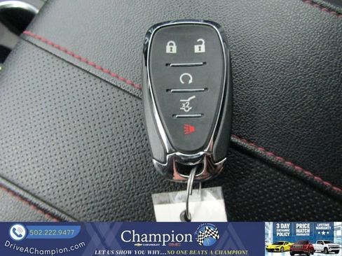 Used 2022 Chevrolet Traverse RS FWD image 10