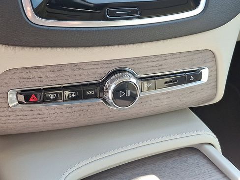 Certified 2024 Volvo XC90 B6 Plus w/ Protection Package image 17