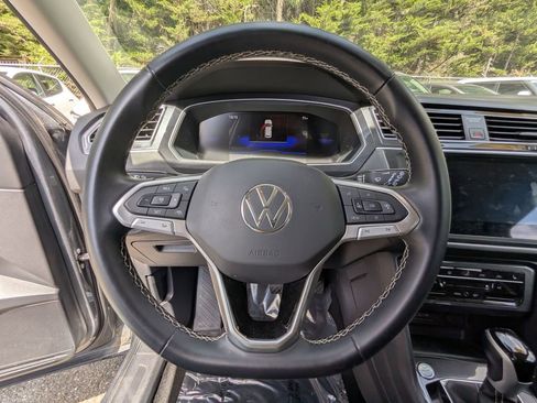 Used 2024 Volkswagen Tiguan SE AWD/4WD image 15