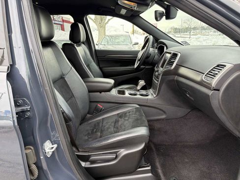 Used 2017 Jeep Grand Cherokee Altitude image 15