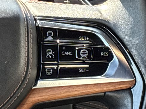 Used 2023 Jeep Grand Cherokee L Summit AWD/4WD image 24