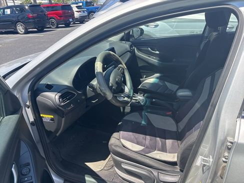 Used 2018 Hyundai Elantra GT FWD image 2