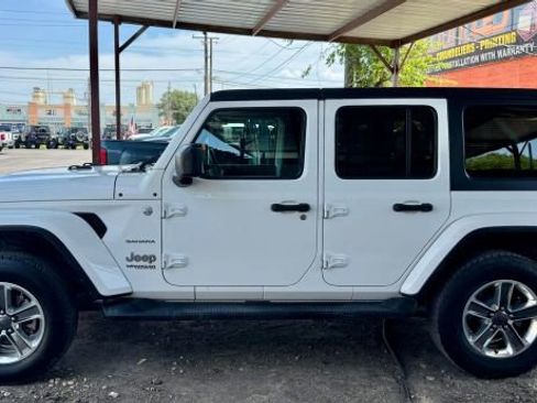 Used 2019 Jeep Wrangler Unlimited Sahara image 8