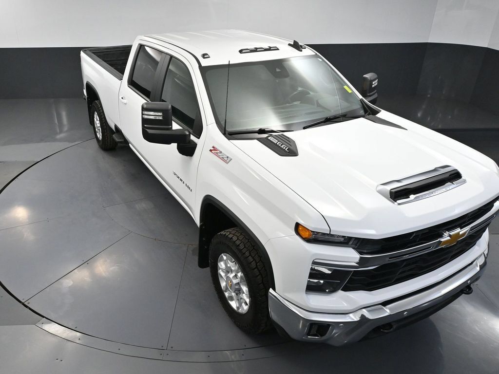 Used 2025 Chevrolet Silverado 3500 LT w/ Safety Package AWD/4WD image 45
