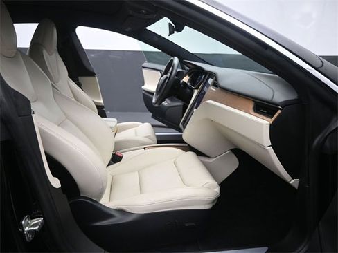 Used 2020 Tesla Model S Long Range Plus image 18