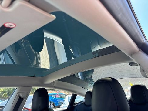 Used 2018 Tesla Model 3 Long Range RWD image 19