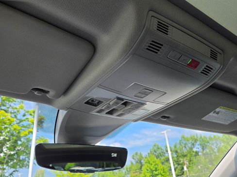 Certified 2023 Volkswagen Tiguan SE w/ Panoramic Sunroof Package FWD image 38