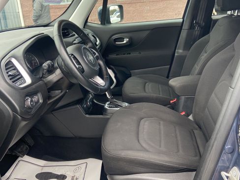 Used 2020 Jeep Renegade Latitude w/ Cold Weather Group image 11