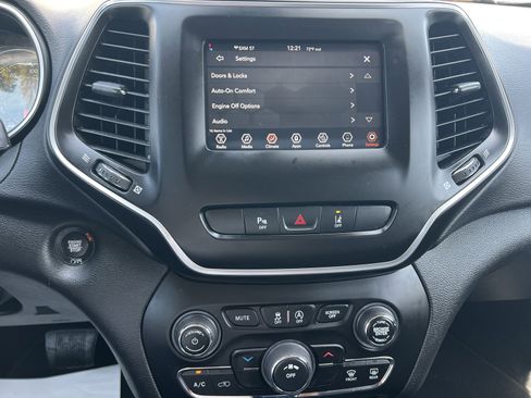 Used 2021 Jeep Cherokee Latitude Plus image 21