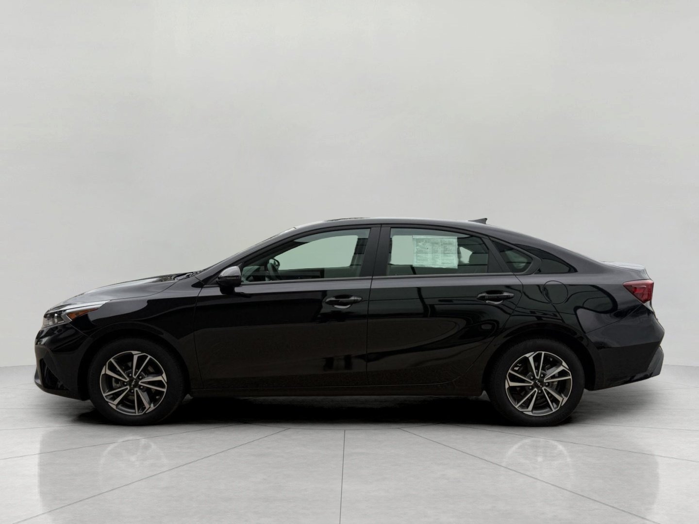 Used 2024 Kia Forte LXS w/ LXS Technology Package FWD image 8