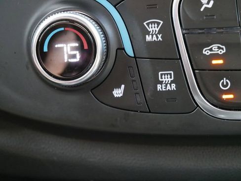 Used 2023 Chevrolet Traverse LT AWD/4WD image 17