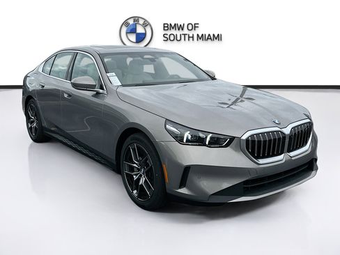 New 2026 BMW 530i w/ Convenience Package RWD image 1
