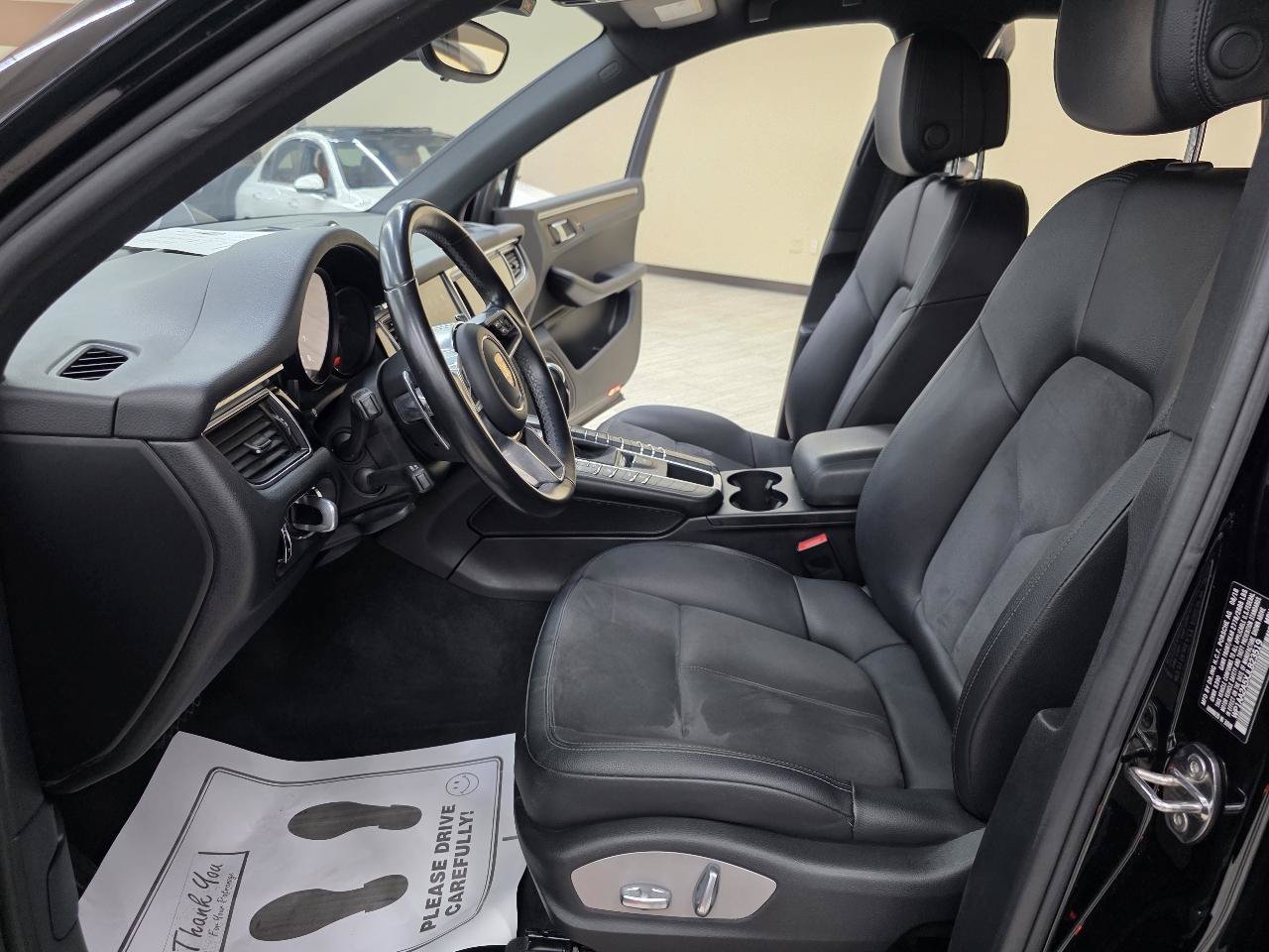 Used 2018 Porsche Macan AWD/4WD image 18