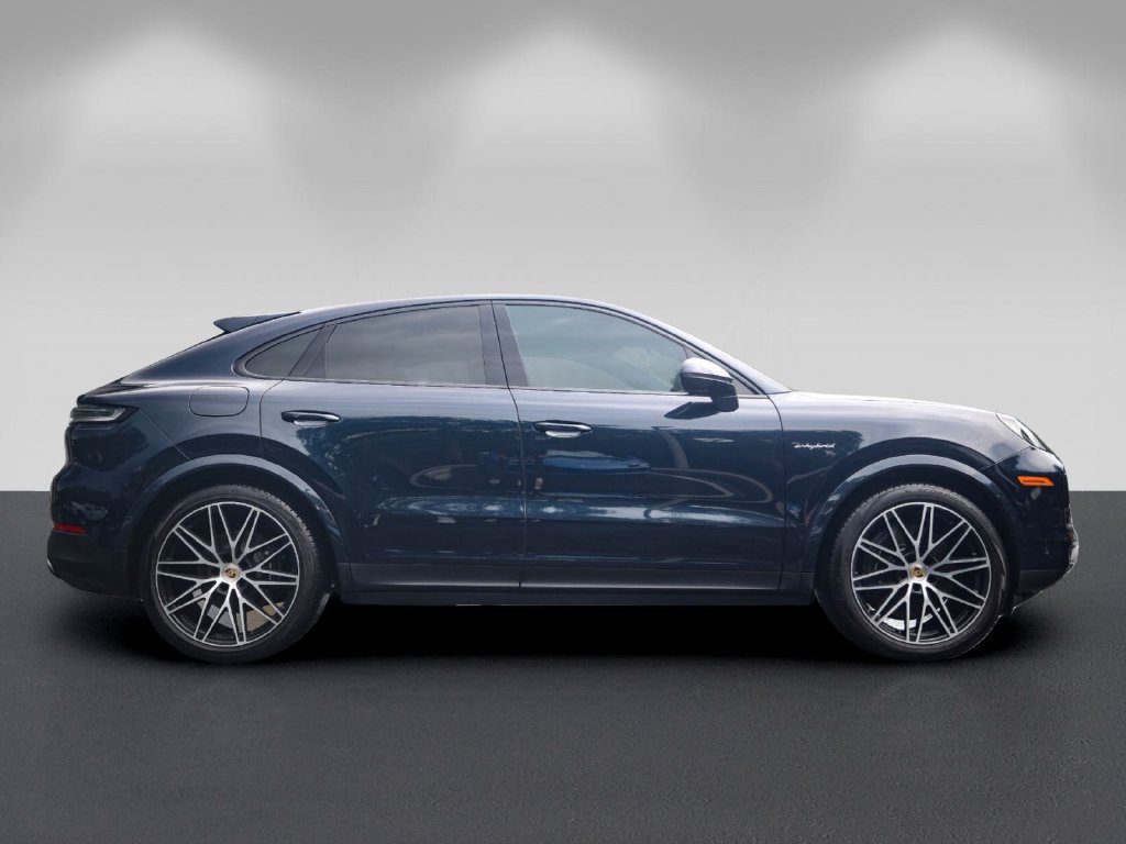 Used 2024 Porsche Cayenne Coupe AWD/4WD image 6