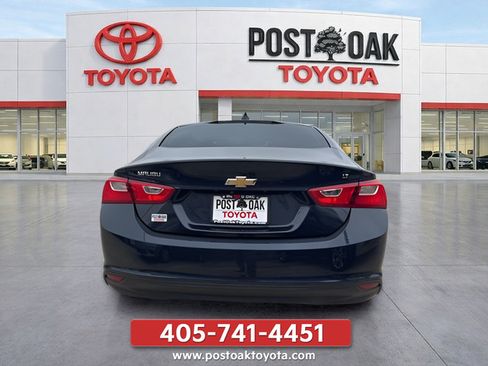 Used 2018 Chevrolet Malibu LT FWD image 4