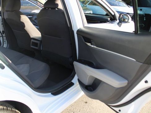 Used 2019 Toyota Camry LE image 19