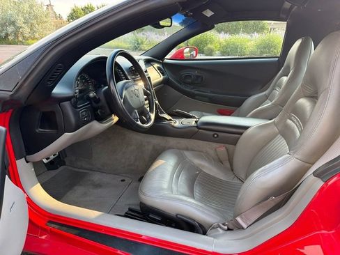 Used 2001 Chevrolet Corvette Coupe w/ Preferred Equipment Group2 RWD image 10