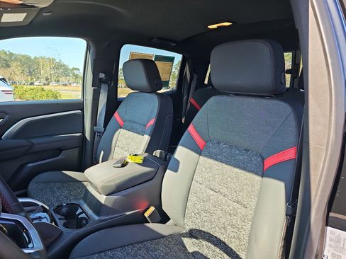 Used 2024 Chevrolet Colorado Z71 w/ Z71 Convenience Package 2 AWD/4WD image 17