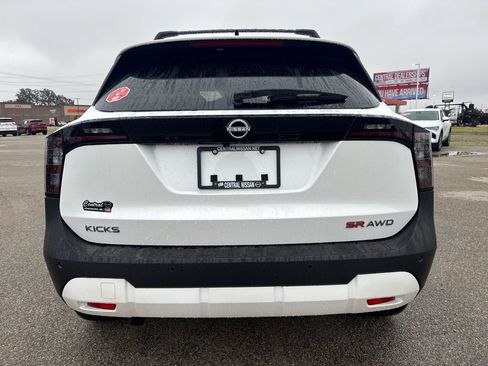 New 2026 Nissan Kicks SR w/ Cold Weather Package image 4