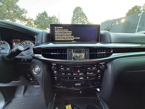 Used 2017 Lexus LX 570 4WD image 29