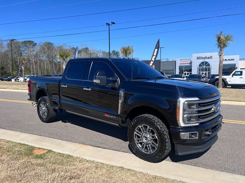Used 2023 Ford F250 Limited image 2