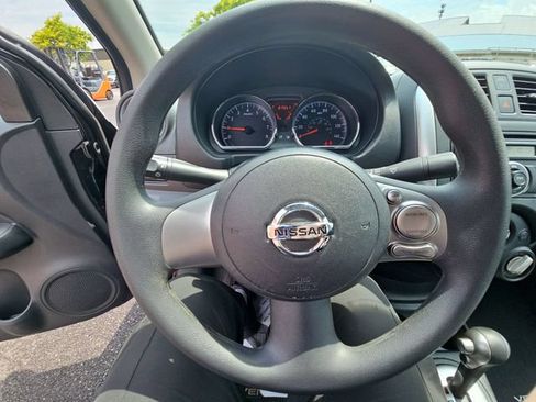 Used 2014 Nissan Versa SV FWD image 35