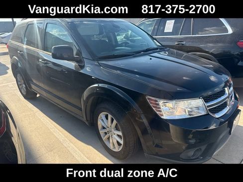 Used 2018 Dodge Journey SXT w/ Connectivity Group FWD image 2