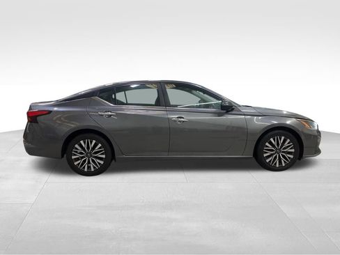 Used 2024 Nissan Altima 2.5 SV FWD image 6