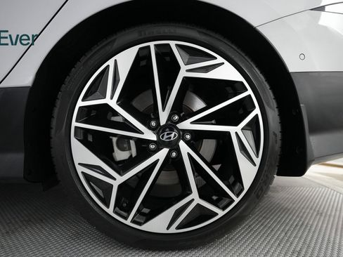 Used 2023 Hyundai Ioniq 6 Limited image 18