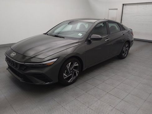 Used 2025 Hyundai Elantra Sport FWD image 2