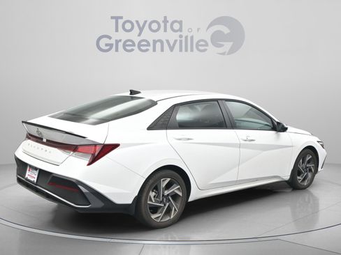 Used 2025 Hyundai Elantra Sport FWD image 12