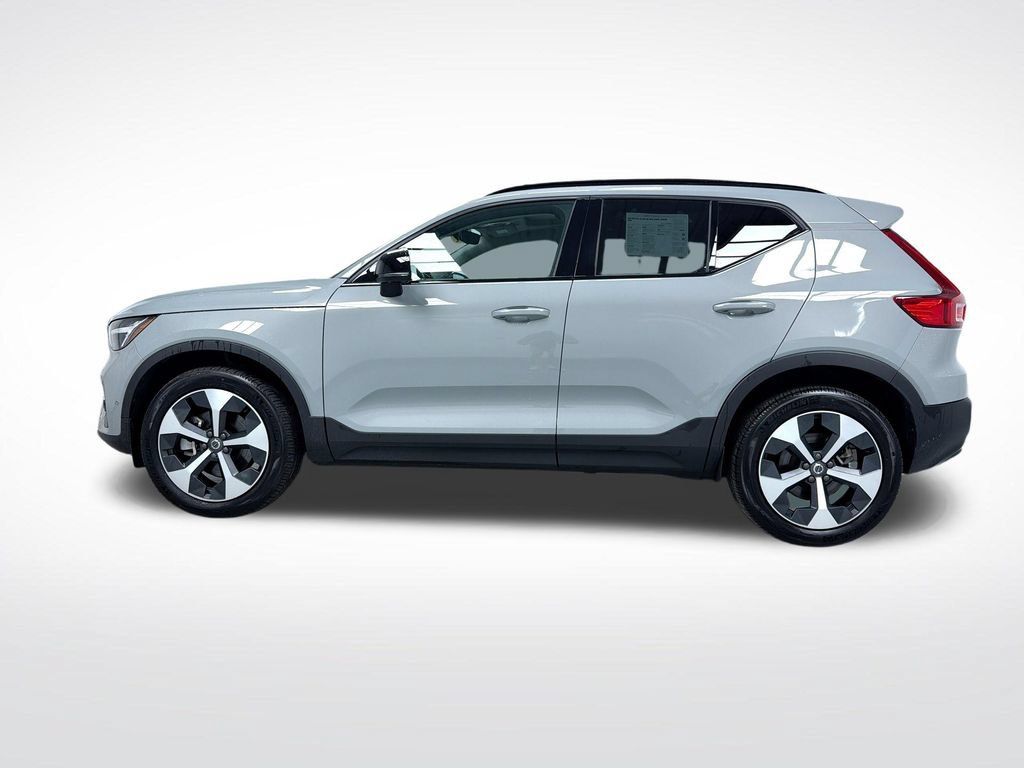 Used 2026 Volvo XC40 B5 Plus w/ Protection Package Premier AWD/4WD image 11