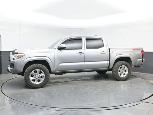 Used 2020 Toyota Tacoma SR image 11