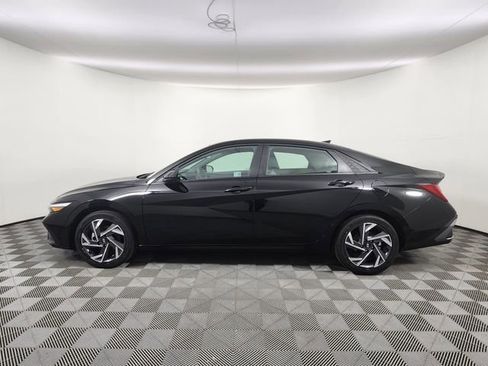 Certified 2025 Hyundai Elantra SEL FWD image 2