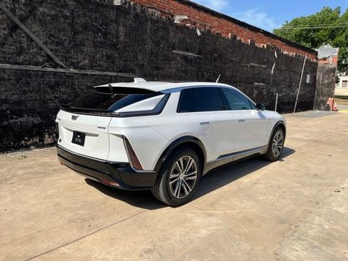 Used 2024 Cadillac Lyriq Luxury RWD image 7