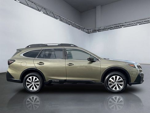 Used 2022 Subaru Outback Premium image 3