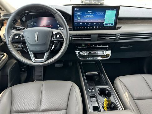 Used 2025 Lincoln Corsair Reserve FWD image 4