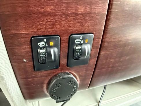 Used 2013 Toyota Sienna XLE image 20