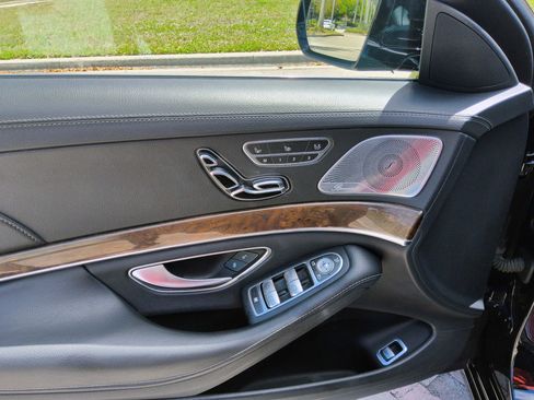 Used 2015 Mercedes-Benz S 550 Sedan image 20