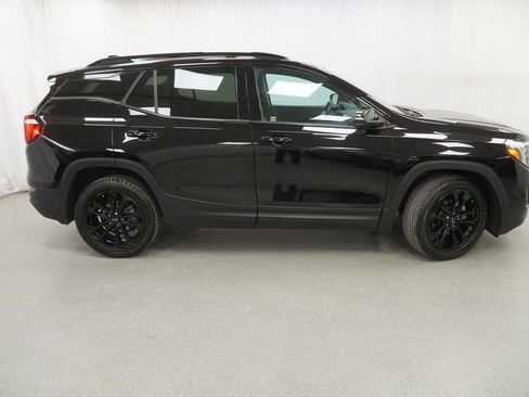 Used 2021 GMC Terrain SLT w/ Elevation Edition image 9