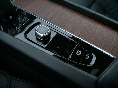 Certified 2023 Volvo XC60 T8 Plus w/ Protection Package Premier image 16