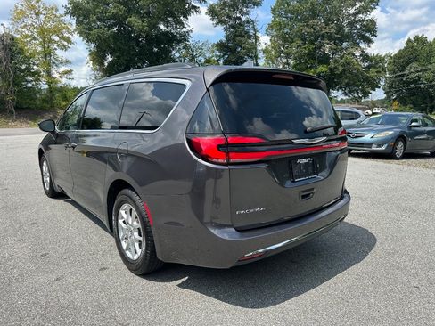 Used 2022 Chrysler Pacifica Touring-L FWD image 5