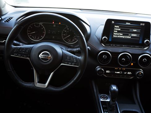 Used 2023 Nissan Sentra SR w/ SR Premium Package image 19