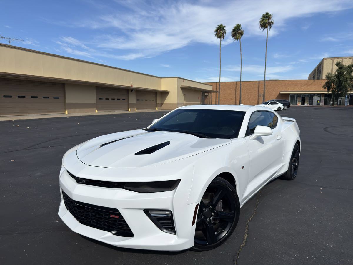 Used 2018 Chevrolet Camaro SS RWD image 3