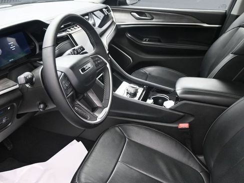 Used 2022 Jeep Grand Cherokee Limited 4xe w/ Luxury Tech Group II AWD/4WD image 21