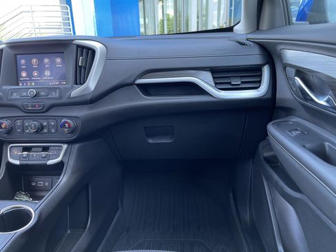 Used 2024 GMC Terrain SLE w/ Driver Convenience Package FWD image 30