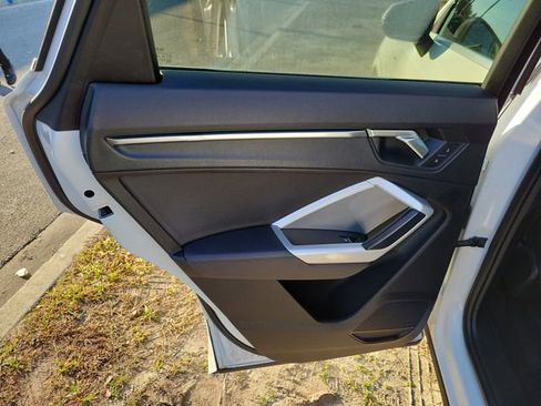 Used 2024 Audi Q3 2.0T Premium image 31