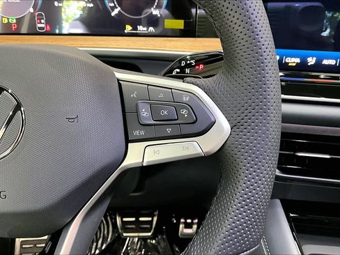 New 2026 Volkswagen Tiguan SEL R-Line image 18